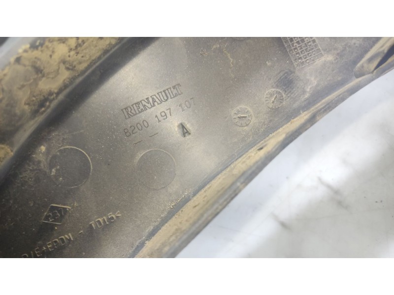 Recambio de moldura para renault master ii phase 2 caja cerrada referencia OEM IAM 7701692581  