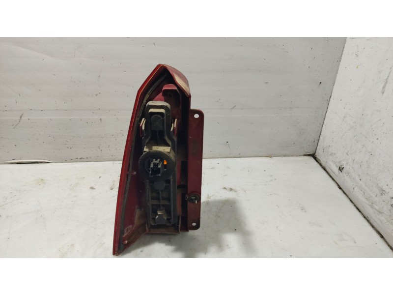 Recambio de piloto trasero derecho para ford focus turnier (cak) ghia referencia OEM IAM 1233322  