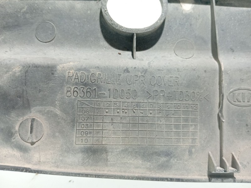 Recambio de moldura para kia carens iii monospace (un) 2.0 crdi 140 referencia OEM IAM 863611D050  