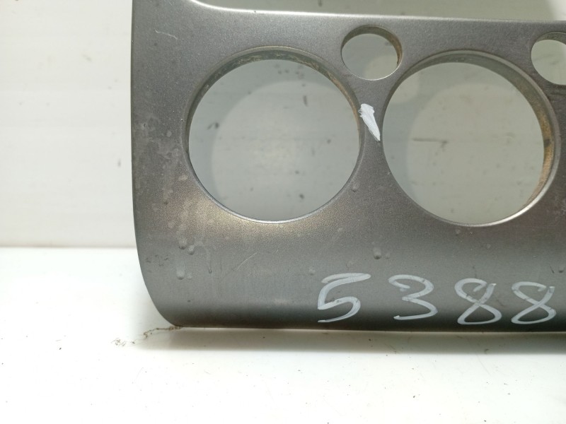 Recambio de moldura para toyota avensis t22 referencia OEM IAM 5541220700  