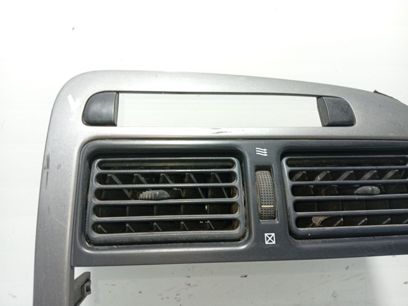 Recambio de moldura para toyota avensis t22 referencia OEM IAM 5541220700  