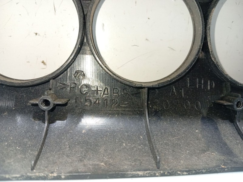 Recambio de moldura para toyota avensis t22 referencia OEM IAM 5541220700  