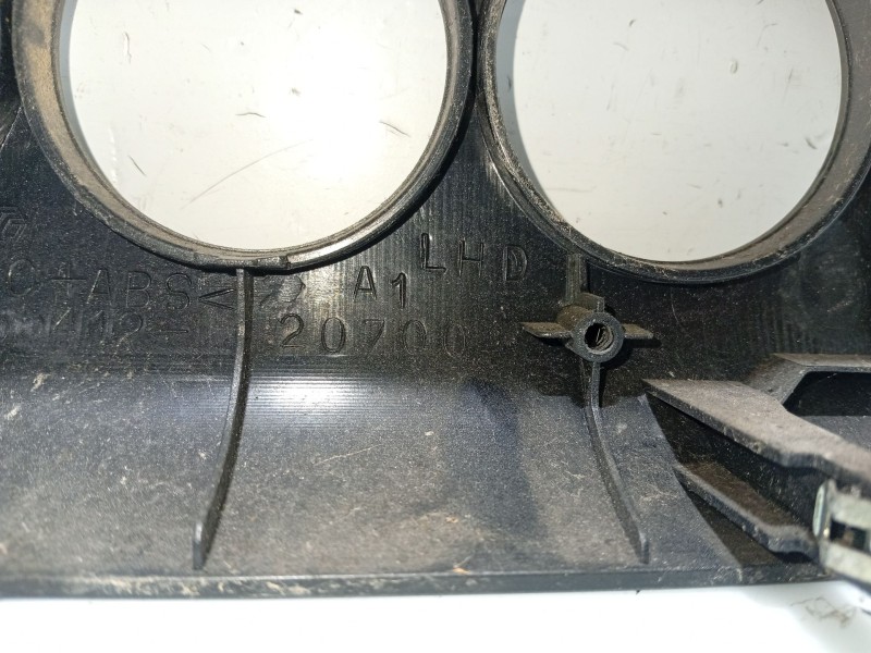 Recambio de moldura para toyota avensis t22 referencia OEM IAM 5541220700  