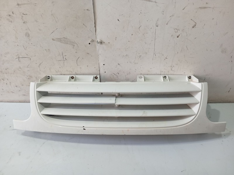 Recambio de rejilla delantera para tata safari (42_fd) 2.0 d 4x4 referencia OEM IAM 269988506323  