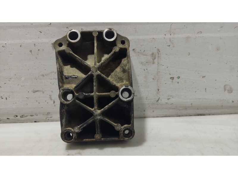 Recambio de soporte para ford focus turnier (cak) ghia referencia OEM IAM 1368972 98FF190624 