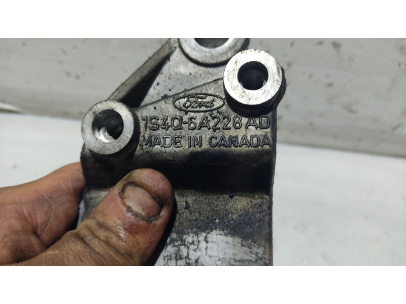 Recambio de soporte para ford focus turnier (cak) ghia referencia OEM IAM 1473384 1S4Q6A228 
