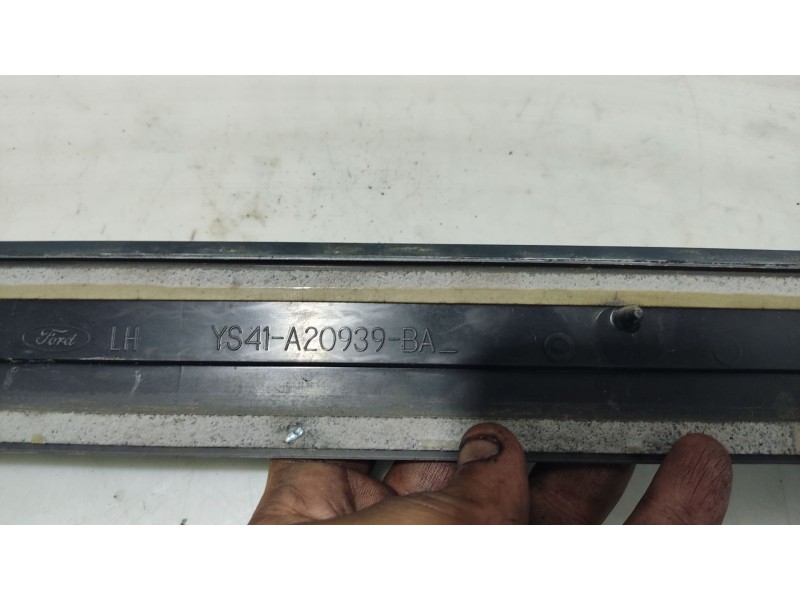 Recambio de moldura para ford focus turnier (cak) ghia referencia OEM IAM YS41A20939  