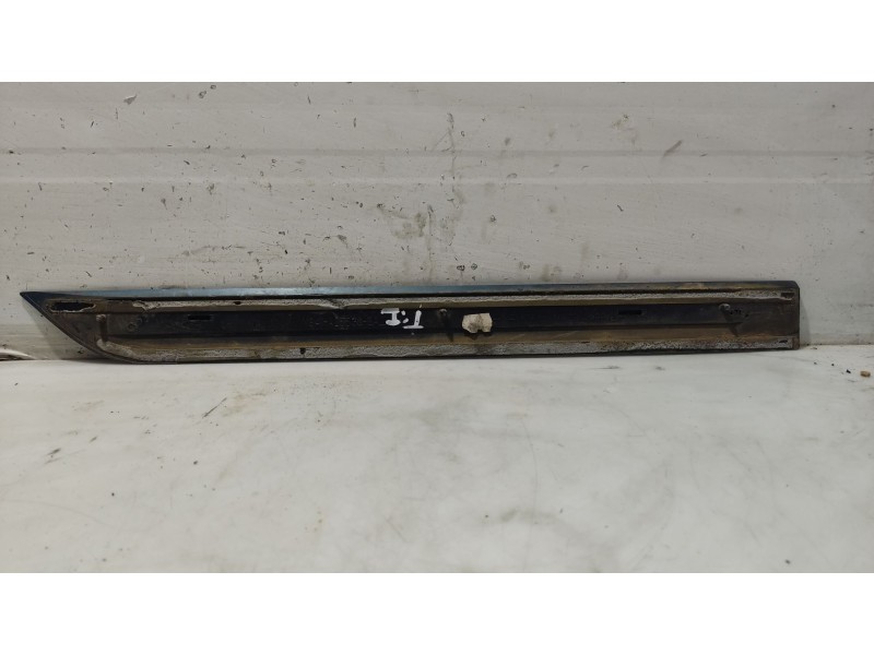 Recambio de moldura para ford focus turnier (cak) ghia referencia OEM IAM YS41A25533BA  