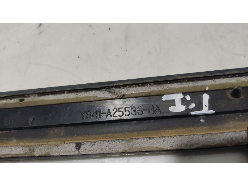 Recambio de moldura para ford focus turnier (cak) ghia referencia OEM IAM YS41A25533BA  