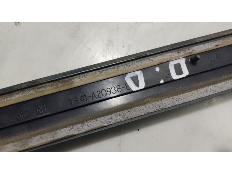 Recambio de moldura para ford focus turnier (cak) ghia referencia OEM IAM YS41A20938  