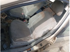 Recambio de asiento delantero izquierdo para kia carens iii monospace (un) 2.0 crdi 140 referencia OEM IAM 6065ADI  