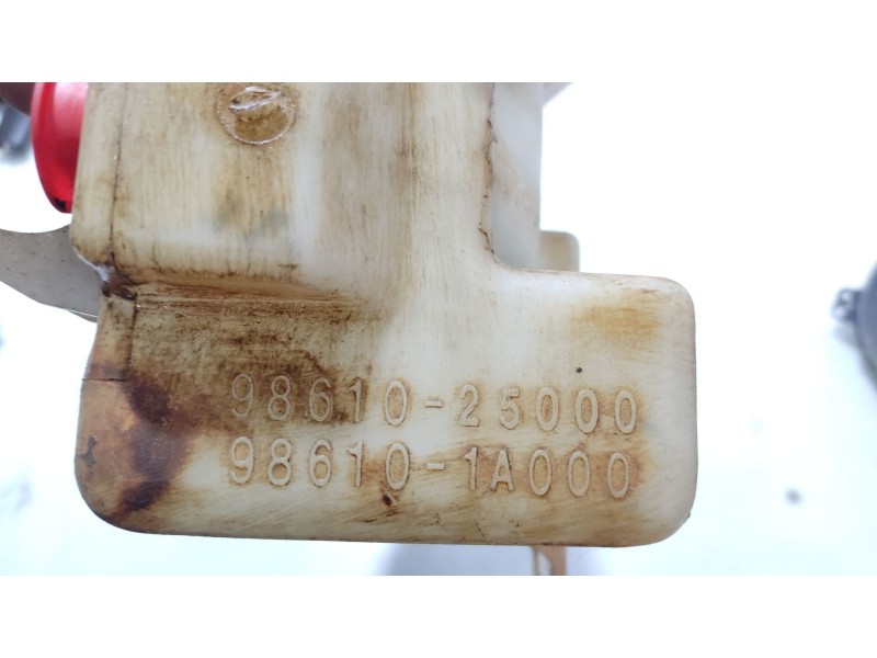 Recambio de deposito limpia para hyundai accent (lc) referencia OEM IAM 0  