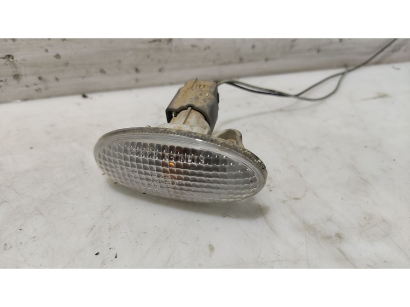 Recambio de piloto lateral derecho para mazda 2 berlina (dy) referencia OEM IAM GJ6A51120E  