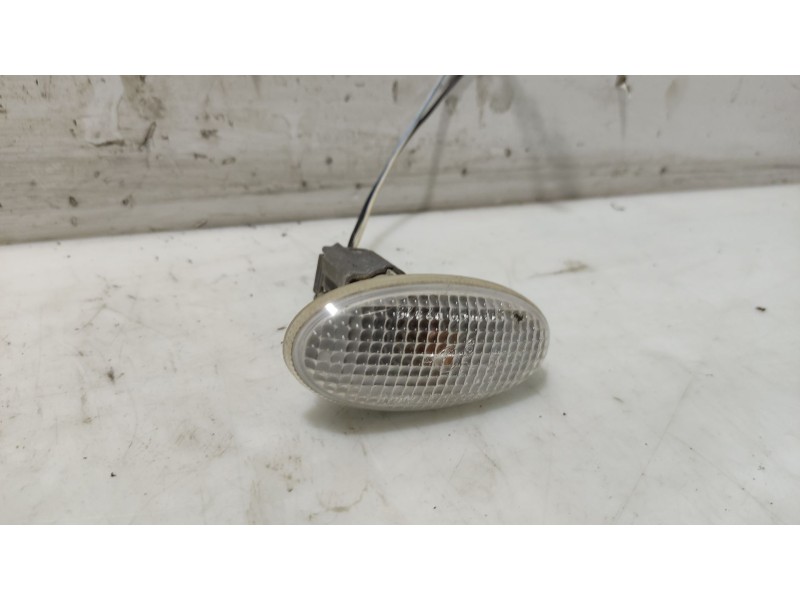 Recambio de piloto lateral izquierdo para mazda 2 berlina (dy) referencia OEM IAM GJ6A51120E  