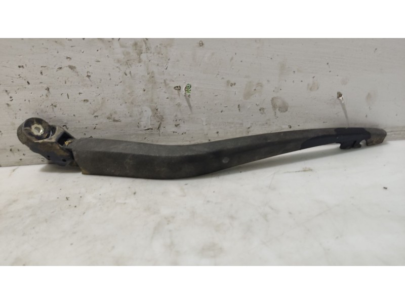 Recambio de brazo limpia trasero para mazda 2 berlina (dy) referencia OEM IAM DD1067420A  