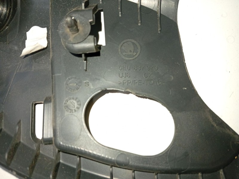Recambio de moldura para skoda octavia iii (5e3, nl3, nr3) 1.6 tdi referencia OEM IAM 5E0837973  