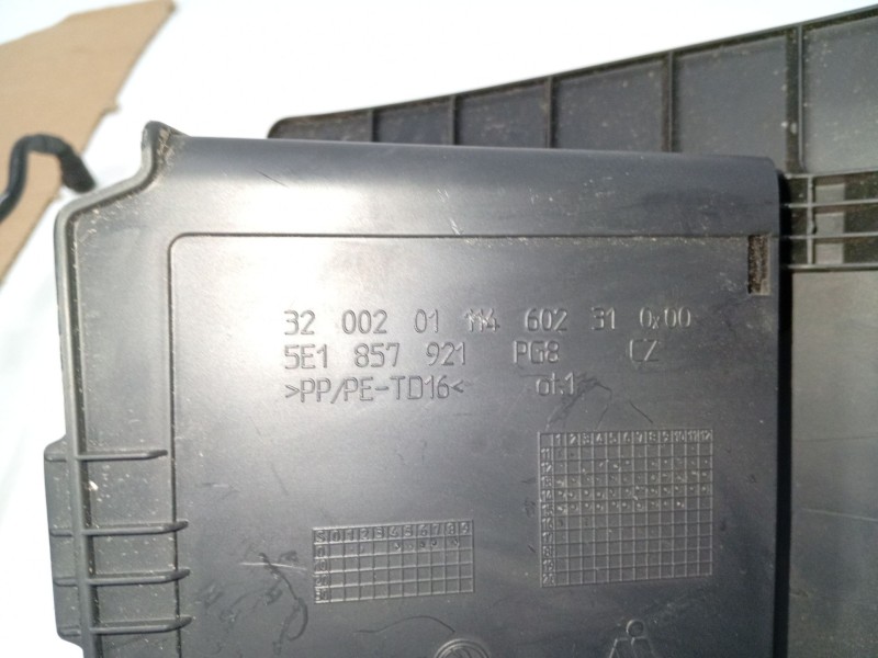 Recambio de moldura para skoda octavia iii (5e3, nl3, nr3) 1.6 tdi referencia OEM IAM 5E1857921  