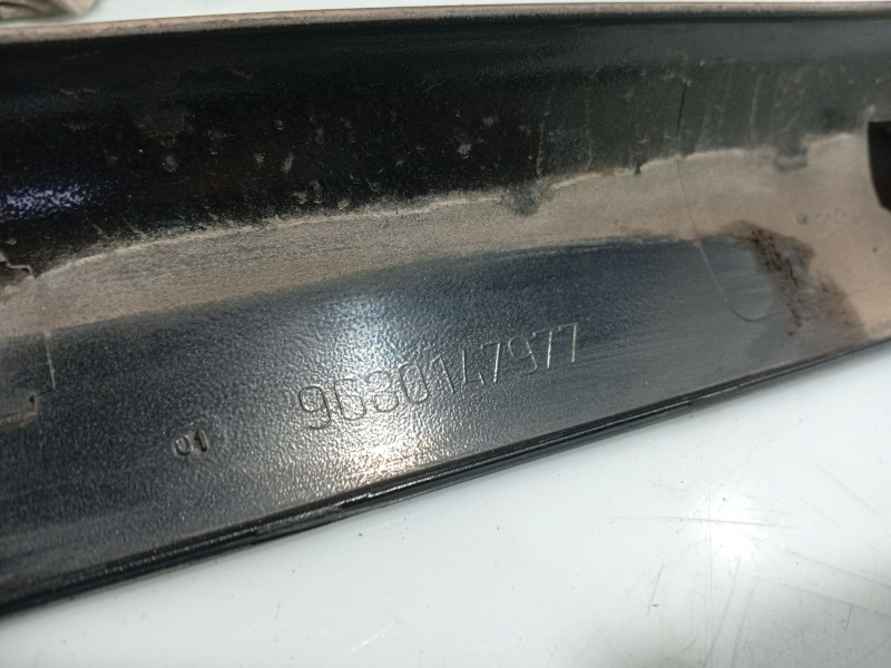 Recambio de moldura puerta delantera derecha para peugeot 207 sw referencia OEM IAM 8545CY 9680147977 