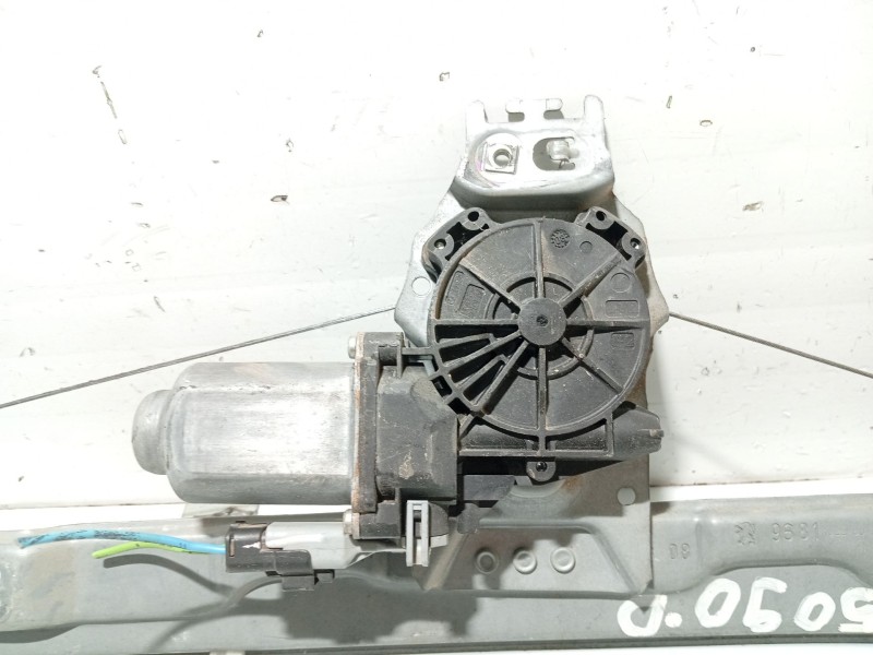 Recambio de elevalunas delantero derecho para peugeot 207 sw referencia OEM IAM 9222W9 9681182280 400912D