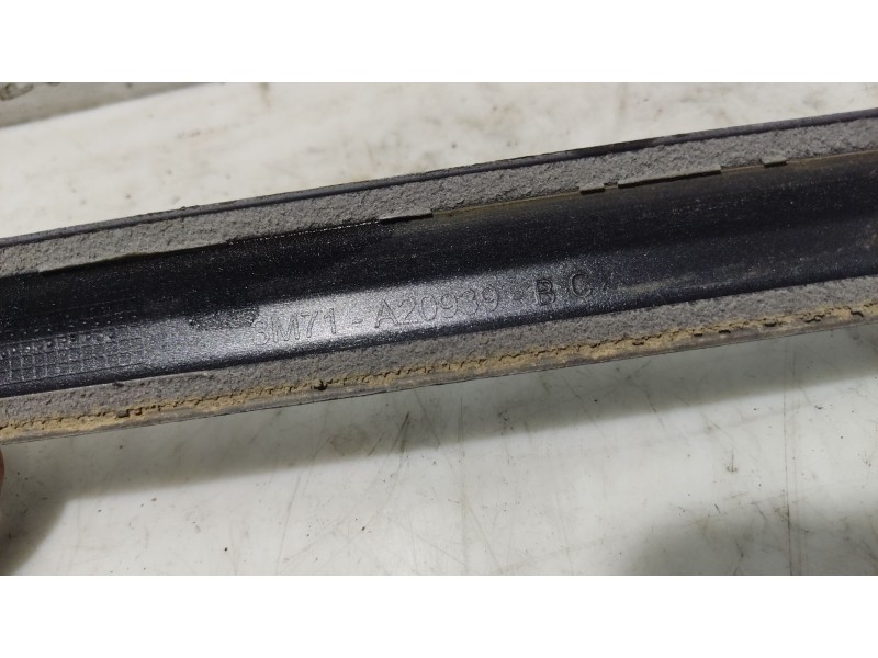 Recambio de moldura para mazda 2 berlina (dy) referencia OEM IAM   