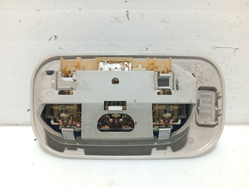 Recambio de luz interior para peugeot 207 sw referencia OEM IAM 9653776177  