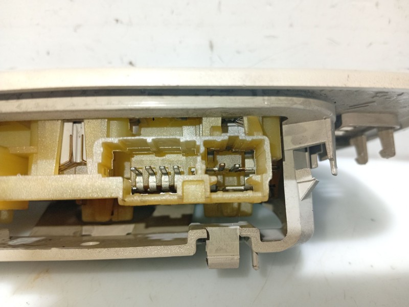 Recambio de luz interior para peugeot 207 sw referencia OEM IAM 9653776177  