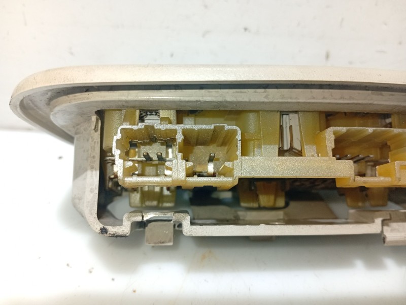 Recambio de luz interior para peugeot 207 sw referencia OEM IAM 9653776177  