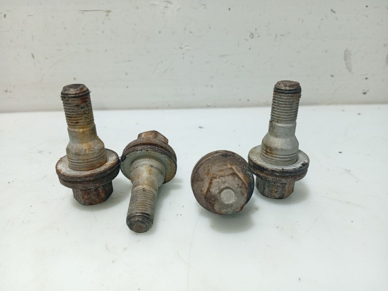 Recambio de tornillo para peugeot 207 sw referencia OEM IAM 5090TR  