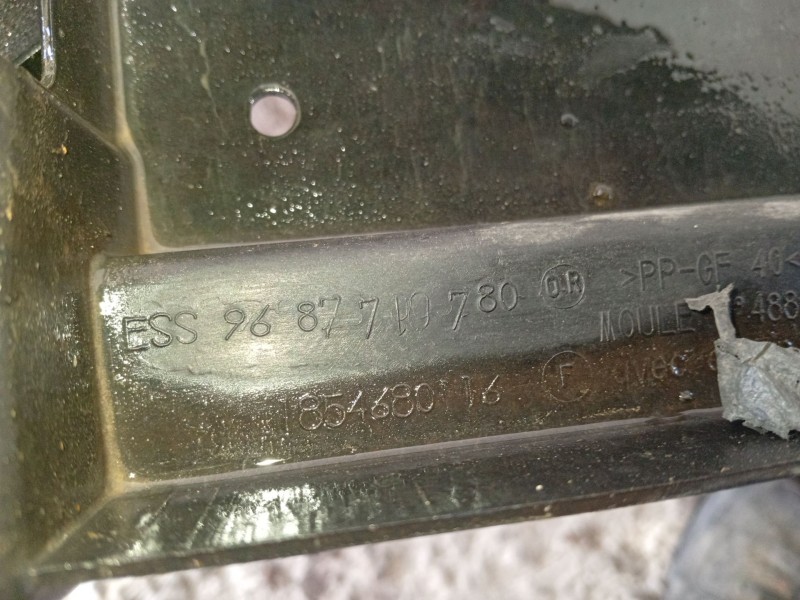 Recambio de panel frontal para peugeot 207 sw referencia OEM IAM 7104FS  