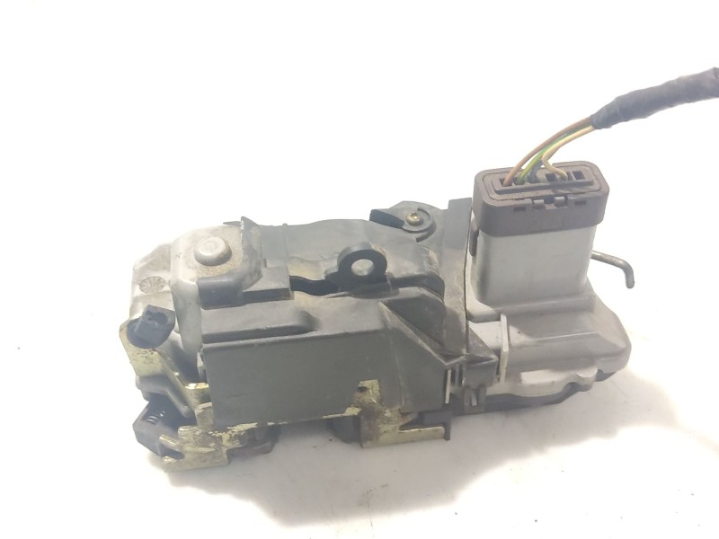 Recambio de cerradura puerta delantera derecha para peugeot 307 break (3e) 2.0 referencia OEM IAM 9136L5  