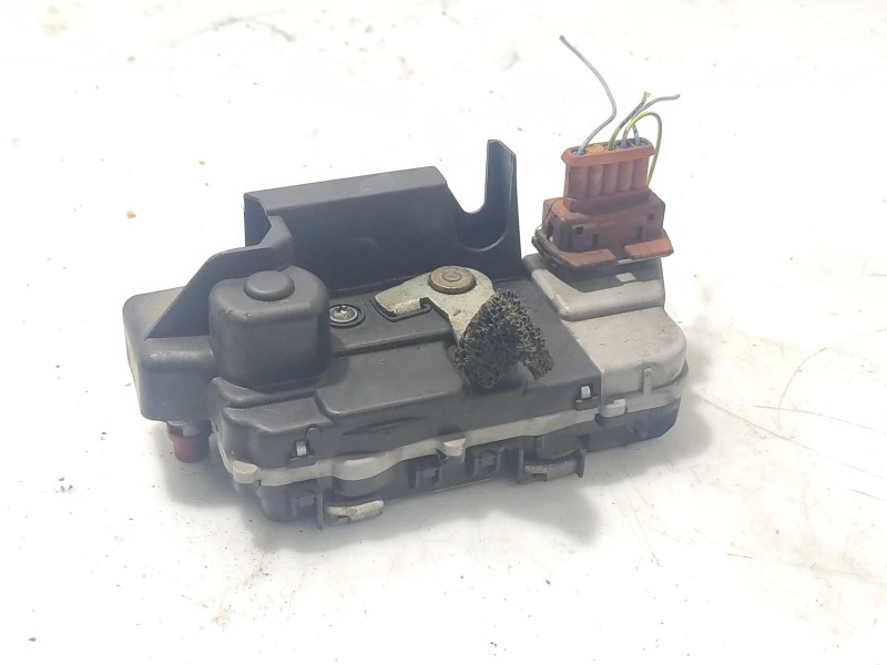 Recambio de cerradura puerta trasera izquierda para peugeot 307 break (3e) 2.0 referencia OEM IAM 9137A0  