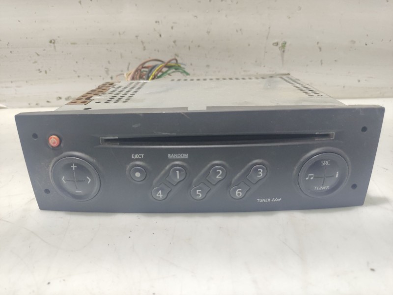 Recambio de sistema audio / radio cd para renault megane ii berlina 5p referencia OEM IAM 8200084437A  