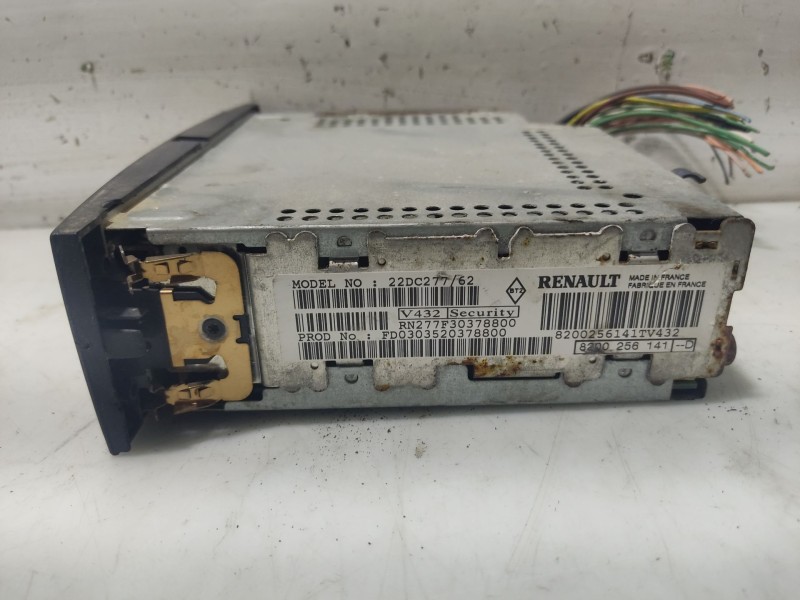 Recambio de sistema audio / radio cd para renault megane ii berlina 5p referencia OEM IAM 8200084437A  
