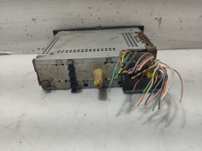 Recambio de sistema audio / radio cd para renault megane ii berlina 5p referencia OEM IAM 8200084437A  