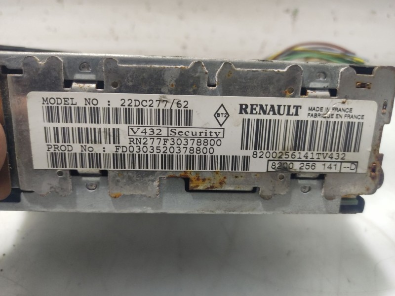 Recambio de sistema audio / radio cd para renault megane ii berlina 5p referencia OEM IAM 8200084437A  