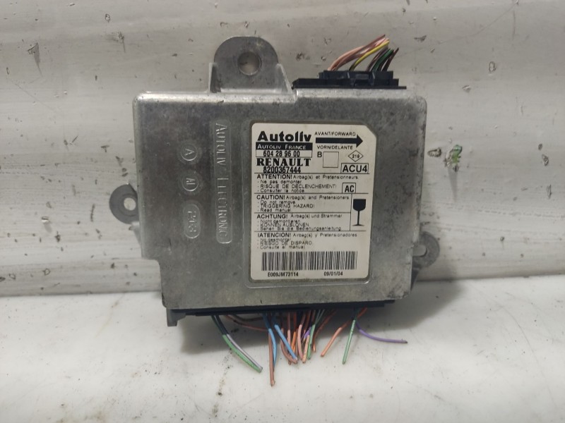 Recambio de centralita airbag para renault megane ii berlina 5p referencia OEM IAM 8200481127  