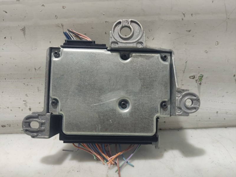 Recambio de centralita airbag para renault megane ii berlina 5p referencia OEM IAM 8200481127  