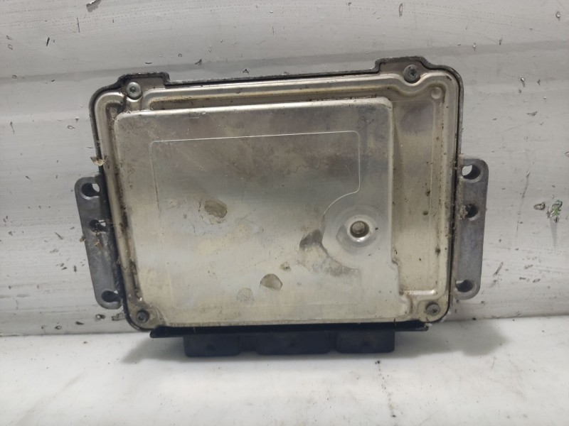 Recambio de centralita motor uce para renault megane ii berlina 5p referencia OEM IAM 0  