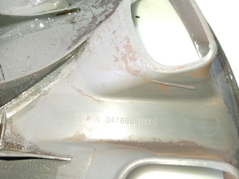 Recambio de tapacubos para chrysler voyager (rg) referencia OEM IAM 04766066AB  