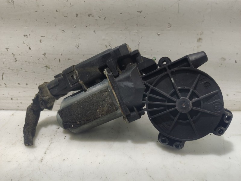 Recambio de motor elevalunas delantero derecho para renault megane ii berlina 5p referencia OEM IAM 0  