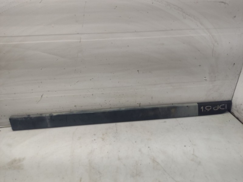 Recambio de moldura para renault megane ii berlina 5p referencia OEM IAM   
