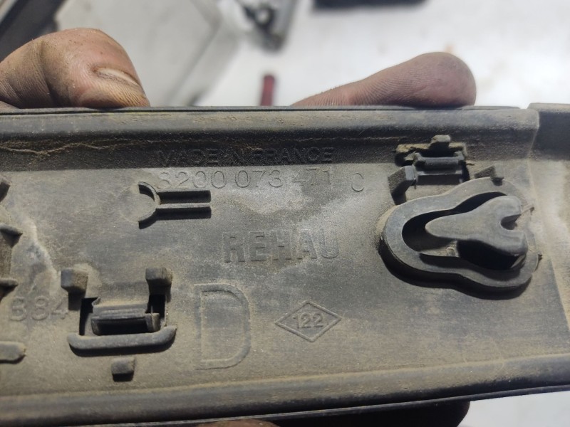Recambio de moldura para renault megane ii berlina 5p referencia OEM IAM   