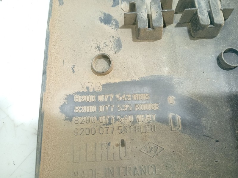 Recambio de moldura para renault kangoo (f/kc0) referencia OEM IAM 8200077543 8200077545 