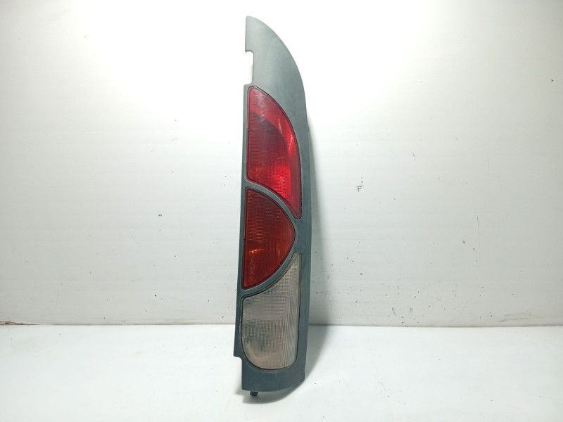 Recambio de piloto trasero derecho para renault kangoo (f/kc0) referencia OEM IAM 8200103292  