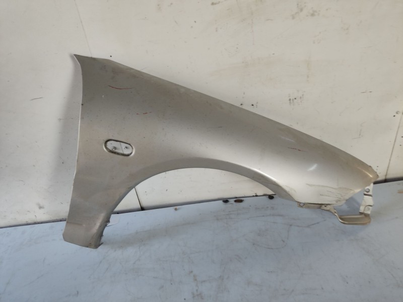 Recambio de aleta delantera derecha para mitsubishi colt (ca0) referencia OEM IAM MB861668  