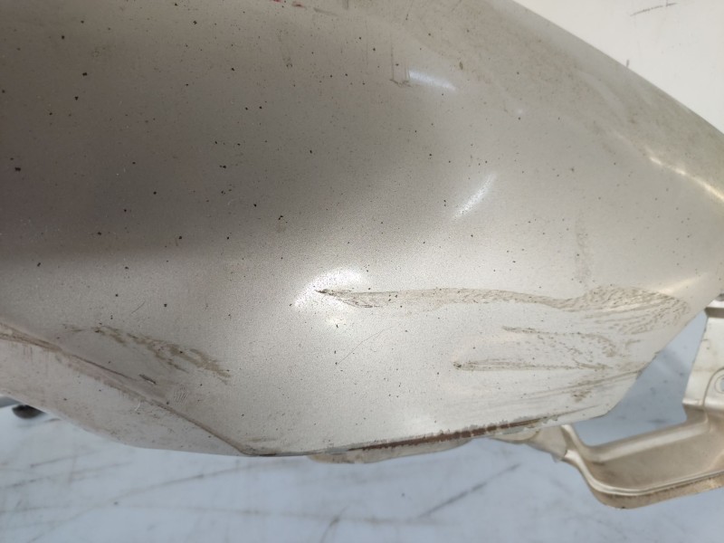 Recambio de aleta delantera derecha para mitsubishi colt (ca0) referencia OEM IAM MB861668  