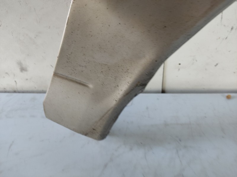 Recambio de aleta delantera derecha para mitsubishi colt (ca0) referencia OEM IAM MB861668  