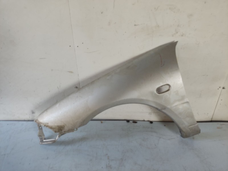 Recambio de aleta delantera izquierda para mitsubishi colt (ca0) referencia OEM IAM MB861667  