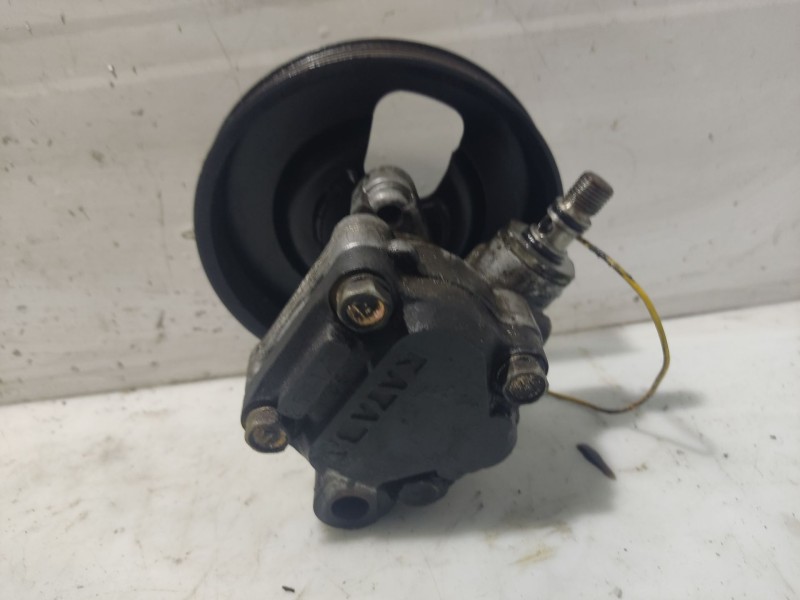 Recambio de bomba direccion para mitsubishi colt (ca0) referencia OEM IAM MB815090  