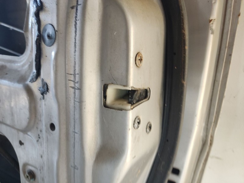 Recambio de cerradura puerta delantera derecha para mitsubishi colt (ca0) referencia OEM IAM MB830406  